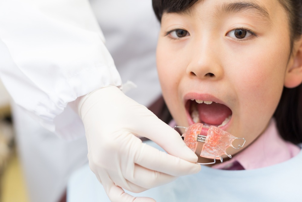 子どもの矯正歯科いつから始める？矯正方法とともに解説